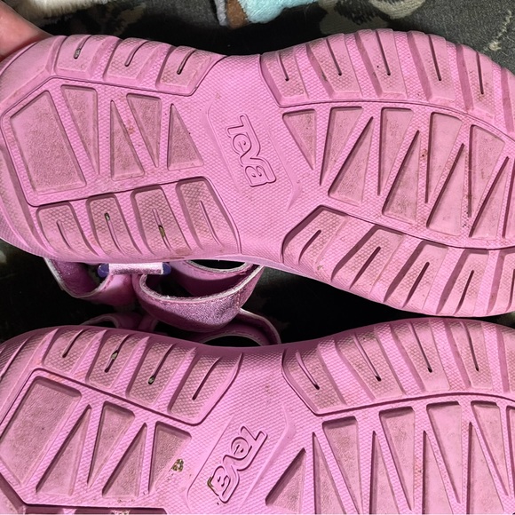 Pink Teva sandals - Picture 4 of 4